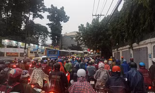 TPHCM: Mưa to kéo dài gây ùn ứ giao thông nghiêm trọng chiều đầu tuần 