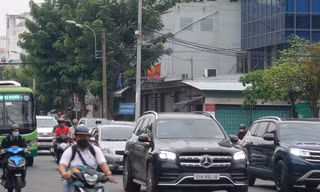 Vì sao bầu trời TPHCM mù mịt, không nắng nhiều ngày? 