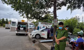 Điều tra vụ tài xế taxi tử vong trong xe ở Long An 