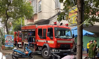 Nhà trong hẻm sâu ở TPHCM bất ngờ bốc cháy, 4 người may mắn thoát chết