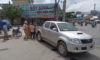 Nam thanh niên bị xe ‘hổ vồ’ kéo lê trên đường 
