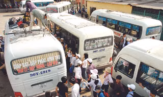 Xe khách tại Hà Nội. Ảnh: Hồng Vĩnh