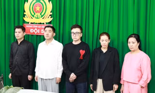 Bắt khẩn cấp ông chủ nhà hàng nuôi 180 tiếp viên nữ sẵn sàng 'đi khách' 