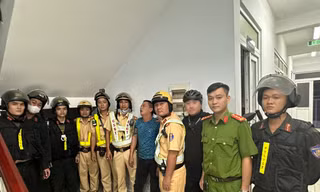 Cảnh sát nổ súng truy bắt nghi phạm cướp xe máy ở TPHCM 