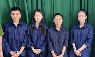 Đột kích tụ điểm có nhiều thanh niên trẻ đẹp múa thoát y phục vụ ‘quý bà’ 