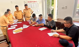 TPHCM: Xử lý 10 người lái xe Harley đi vào làn ô tô gây bức xúc 
