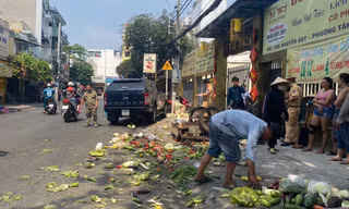 Ô tô bán tải ‘đại náo’ đường phố, 1 người nhập viện