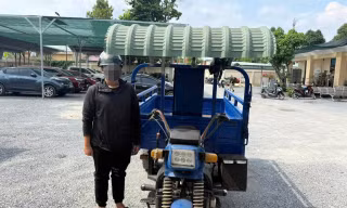 Đi ngược chiều còn 'đình công' giữa đường, tài xế xe ba gác ở TPHCM bị phạt hơn 33 triệu đồng 