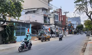 Kẻ cướp giật vé số bị người dân tóm gọn vì nhặt chiếc dép đánh rơi 