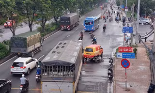Ô tô tông liên hoàn 4 xe trước chợ đầu mối ở TPHCM, 2 người tử vong
