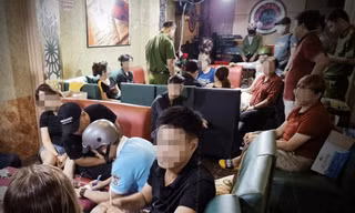Đột kích sòng bài trong phòng trà ở TPHCM