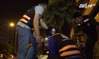 Những 'người hùng thầm lặng', giải cứu xe miễn phí trong đêm ở Sài Gòn