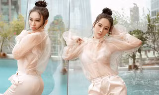 Angela Phương Trinh khoe đường cong cơ thể qua áo sơ mi trong suốt