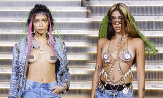 Con gái 'nữ hoàng nhạc Pop' Madonna ngực trần trên sàn diễn