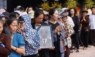 Những hình ảnh xúc động tại lễ an táng nguyên Tổng bí thư Đỗ Mười