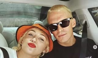 'Gái hư' Miley Cyrus chia tay Cody Simpson sau 10 tháng yêu nhau