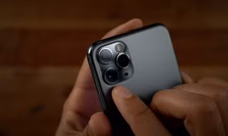 Camera của iPhone 12 sẽ có khả năng chống rung Sensor Shift của máy ảnh chuyên nghiệp. Ảnh: 9to5mac. 