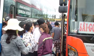 Vật vã trở lại thành phố