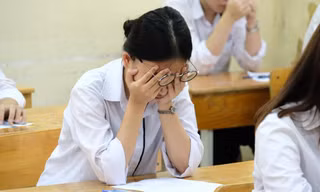 Điểm chuẩn Đại học 2021 cao ngất ngưởng: Cơ hội nào dành cho các sĩ tử chưa trúng tuyển?