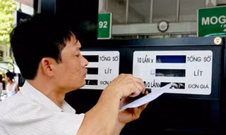 Xăng tăng giá lên 23.800 đồng/lít