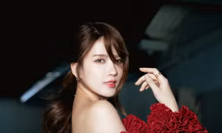 Thiều Bảo Trâm khoe eo thon đầy gợi cảm trong bộ ảnh quảng bá fan meeting đầu tiên, khiến khán giả trầm trồ