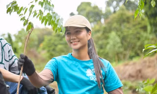 H’Hen Niê tiếp tục trồng rừng ở Thanh Hoá, lan toả tình yêu thiên nhiên đến cộng đồng