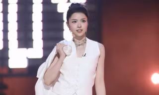 Suni Hạ Linh kết hợp hai 'ngôi sao' K-pop tạo nên sân khấu bùng nổ nhất của ‘Đạp gió’