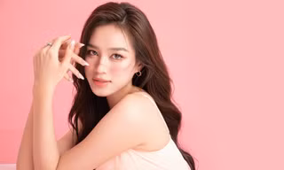 'Nàng Hậu xứ Thanh' Đỗ Thị Hà đón tuổi mới với điều bất ngờ khiến cư dân mạng không rời mắt