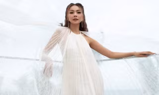 Xứng danh ‘chị đại làng mẫu’, Thanh Hằng giữ phong độ diễn vedette, được netizen xuýt xoa vì độ trẻ trung