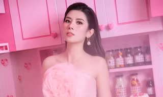 Không còn vẻ đẹp ngọt ngào, 'nàng Hậu' này hóa thành búp bê Barbie gợi cảm ai cũng xuýt xoa