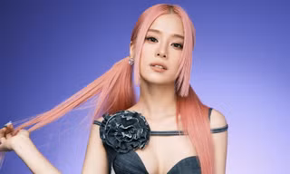 Rũ bỏ hình ảnh trong trẻo, 'nàng tắc kè hoa V-biz' không ngần ngại ‘biến hóa’ ngày càng gợi cảm