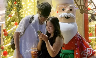 Giới trẻ Sài Gòn rộn ràng đón Giáng sinh sớm, nhộn nhịp check-in chào đón mùa lễ hội cuối năm
