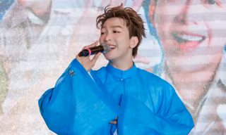 'Anh trai vượt ngàn chông gai' Tăng Phúc lan tỏa tình yêu áo dài, đề cao sự sáng tạo trong fanmeeting đầu tiên