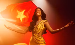 Tái hiện khoảnh khắc 'xoay váy huyền thoại' tại 'Miss Universe 2028', H’Hen Niê xúc động nói về 7 năm đăng quang