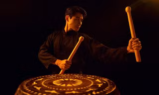 'Nam vương' Tuấn Ngọc tự học nhạc cụ dân tộc để tự tay làm dự án đặc biệt, thể hiện tinh thần bất khuất dịp Đại lễ 30/4