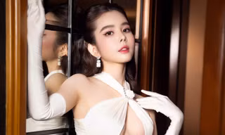 'Người đẹp có vòng ba 1m' khoe 'first face' đầy thần thái, nhan sắc ngày càng gợi cảm