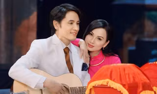'Ca sĩ Việt giàu nhất thế giới' gây xúc động khi tái hiện chuyện tình của cha mẹ mình bằng nhạc kịch