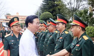 Hình ảnh Chủ tịch nước Võ Văn Thưởng thăm Binh đoàn 15