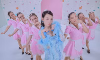 Trở lại showbiz sau 2 năm vắng bóng, Phí Phương Anh dường như "hết chiêu"?