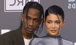 Một cặp đôi đình đám vừa "toang" ngay đầu năm mới: Kylie Jenner lại chia tay bạn trai
