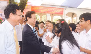 Dạy chữ gắn với dạy người