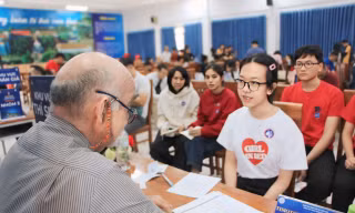 Tiểu thương, học sinh ở Khánh Hòa tranh tài thi tiếng Anh