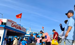Du lịch biển đảo Nha Trang hút khách dịp Tết