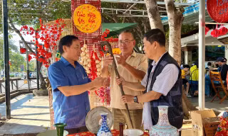 Độc đáo phiên chợ đồ cũ, đồ xưa họp đầu năm ở Khánh Hòa