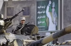 Libya phá vỡ tuyến phòng thủ của quân nổi dậy