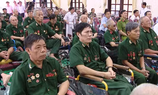 Trình Chủ tịch nước tặng quà người có công ngày thương binh, liệt sĩ