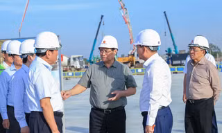Thủ tướng: Sớm triển khai cầu Tứ Liên bắc qua sông Hồng