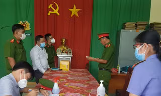 Chi sai mục đích tiền công trình nông thôn mới, nguyên Bí thư, Chủ tịch xã bị bắt