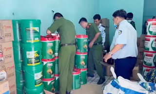 Bắt đối tượng kinh doanh hàng nghìn lít dầu nhớt giả nhãn hiệu nổi tiếng