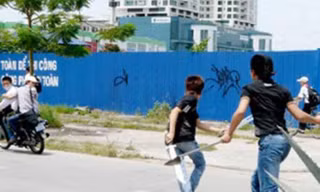 Đang ngồi nhậu, ba thanh niên bất ngờ bị chém trọng thương